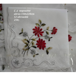 Ubrus a ubrousky vyšívané